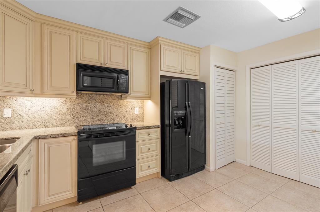 7535 La Paz Blvd #107 - Photo 6 of 27