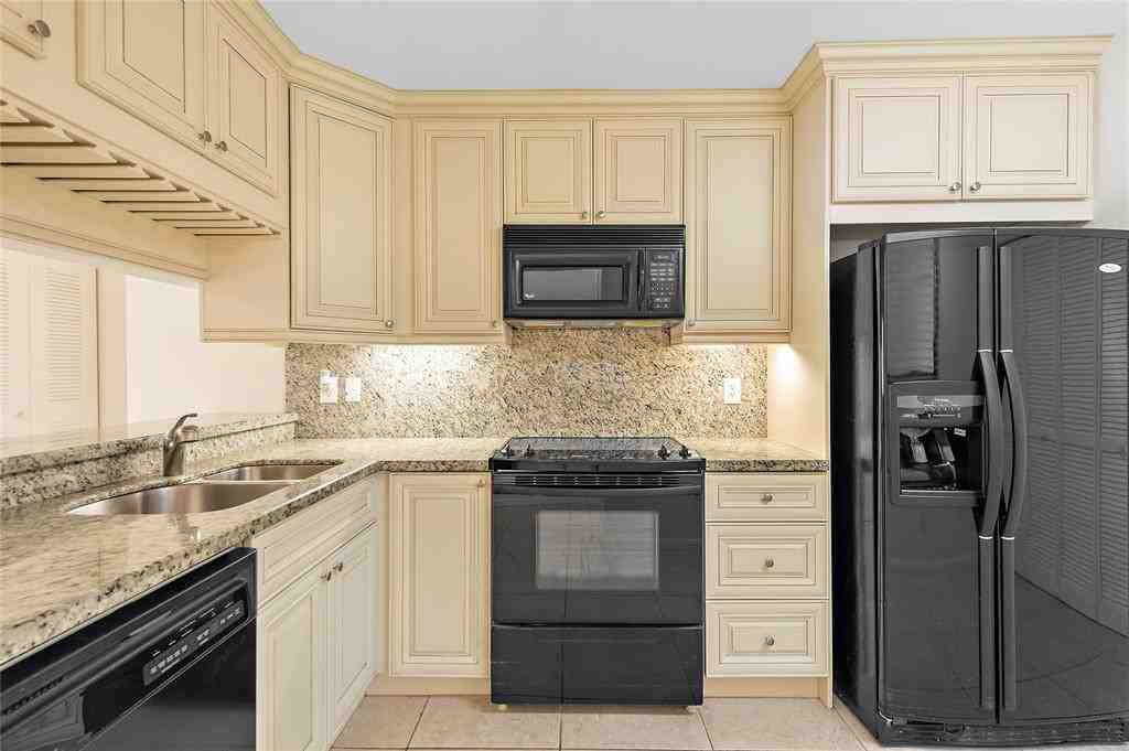 7535 La Paz Blvd #107 - Photo 7 of 27