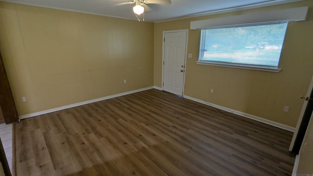 2425 Mchugh Rd - Photo 5 of 12