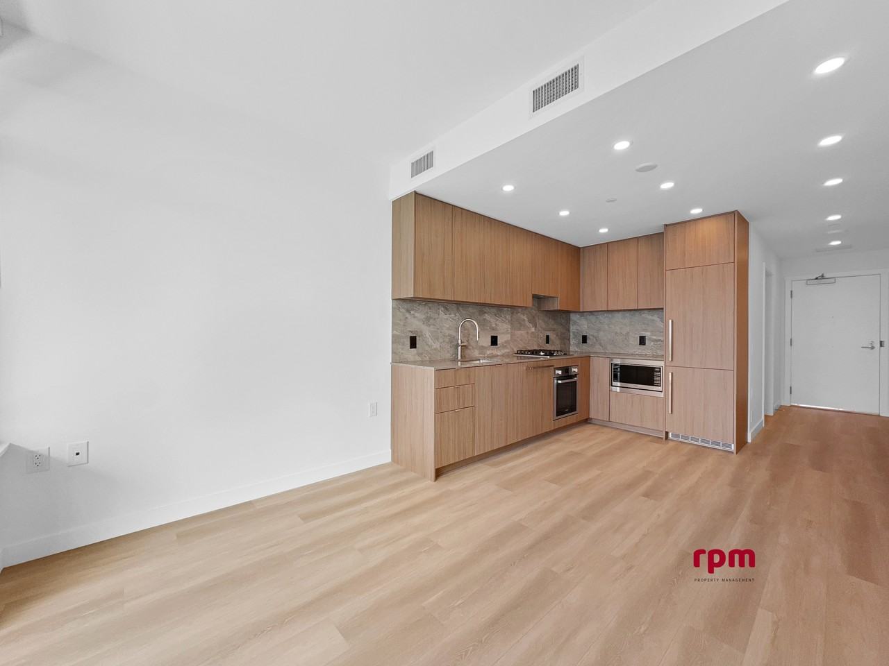 626 Claremont Street - Photo 4 of 22