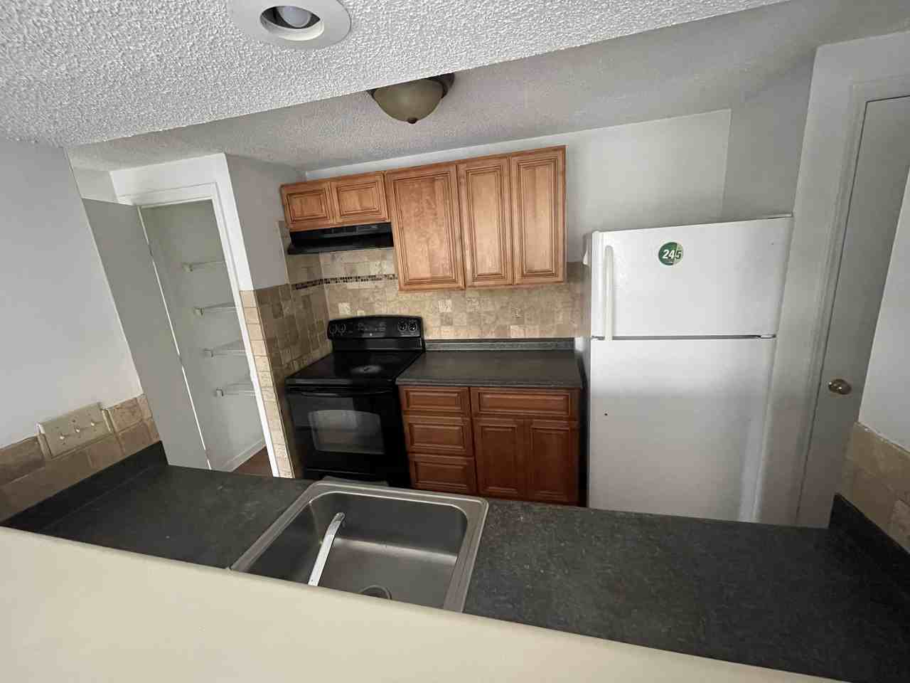 1600 Arlyn Circle #H - Photo 4 of 29