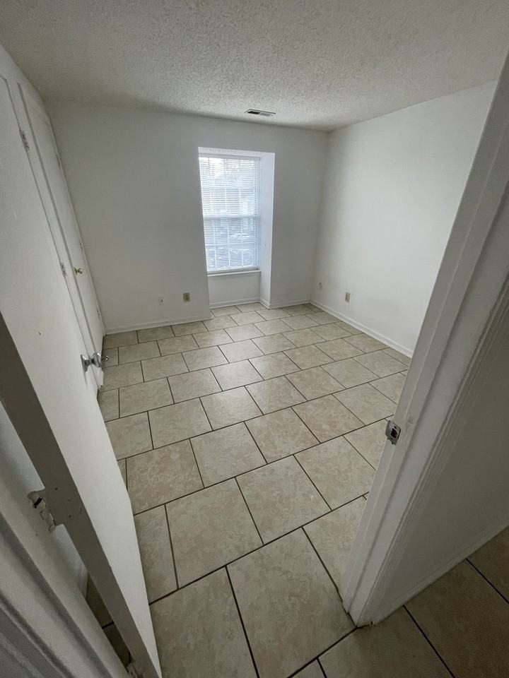 1600 Arlyn Circle #H - Photo 5 of 29