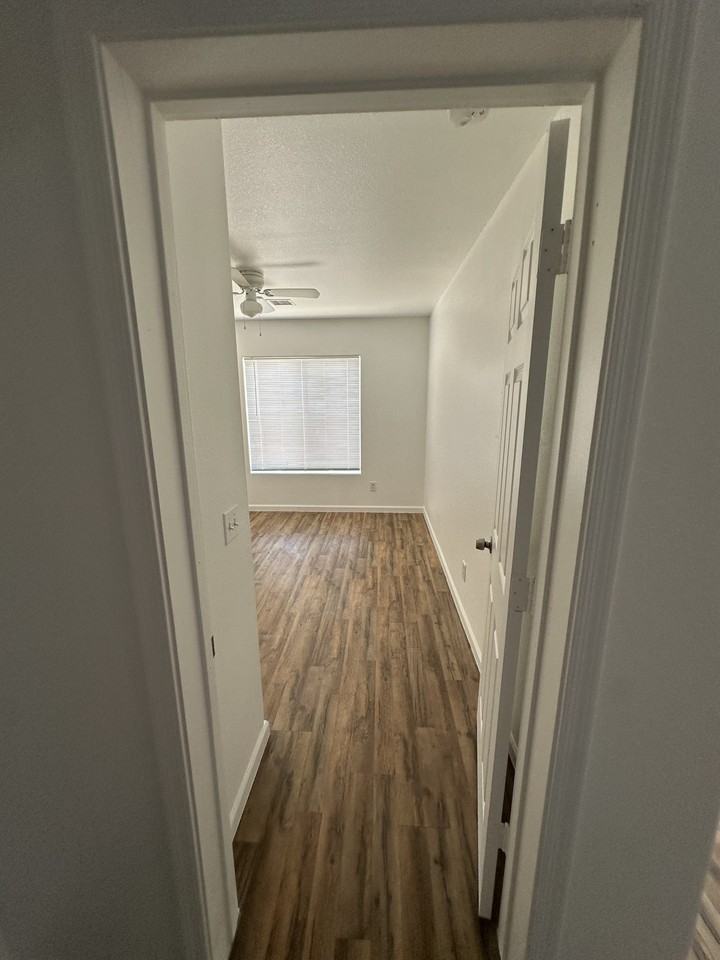 10549 W. Carousel, Unit A - Photo 6 of 11