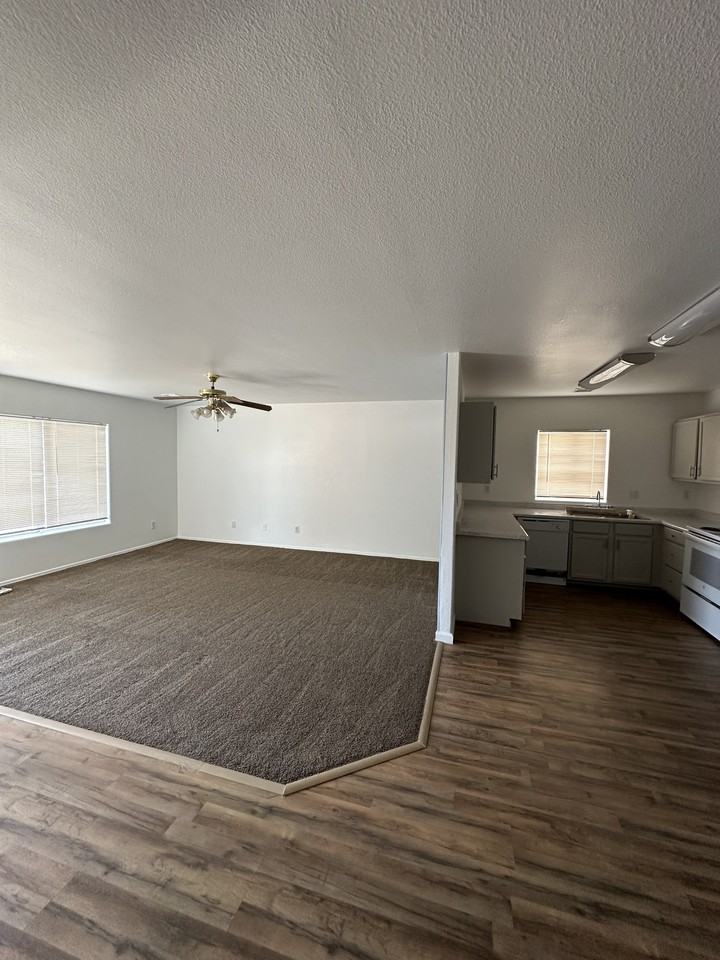 10549 W. Carousel, Unit A - Photo 7 of 11