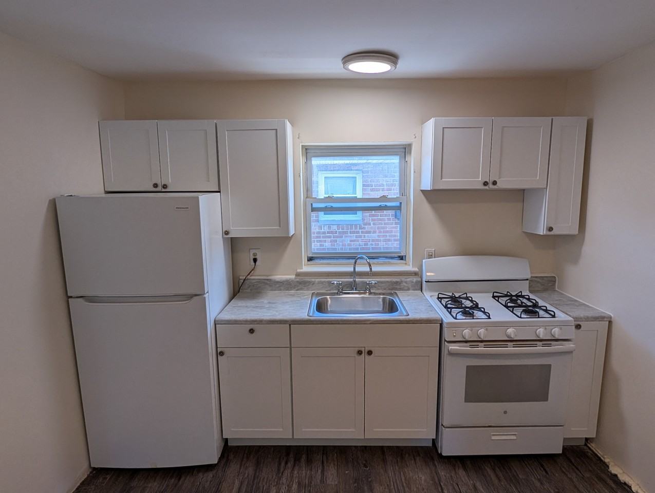 102 West Hudson St - Photo 2 of 5