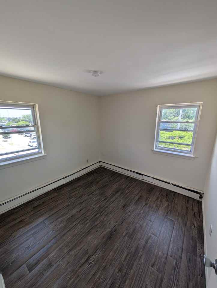 102 West Hudson St - Photo 3 of 5