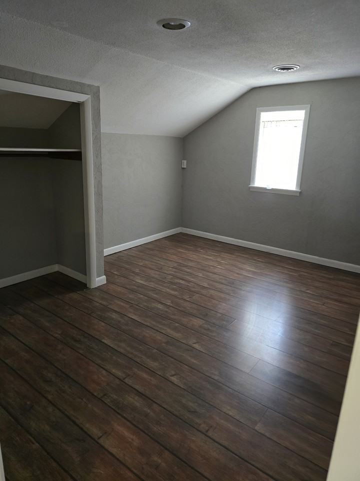 406 West Maple Street - Photo 3 of 7