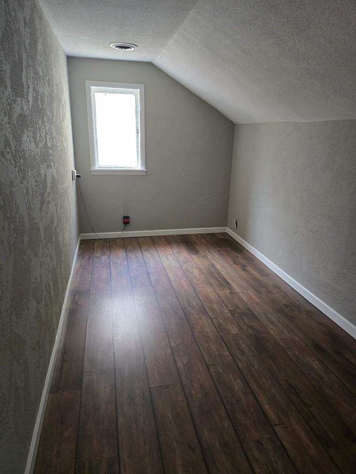 406 West Maple Street - Photo 4 of 7