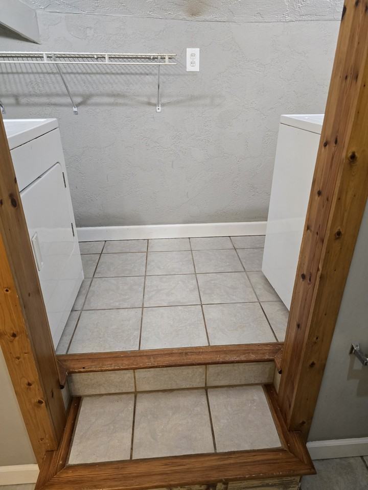 406 West Maple Street - Photo 7 of 7