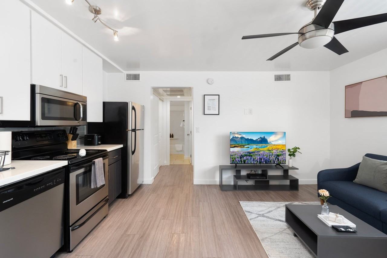 Fringe City View - Photo 4 of 22