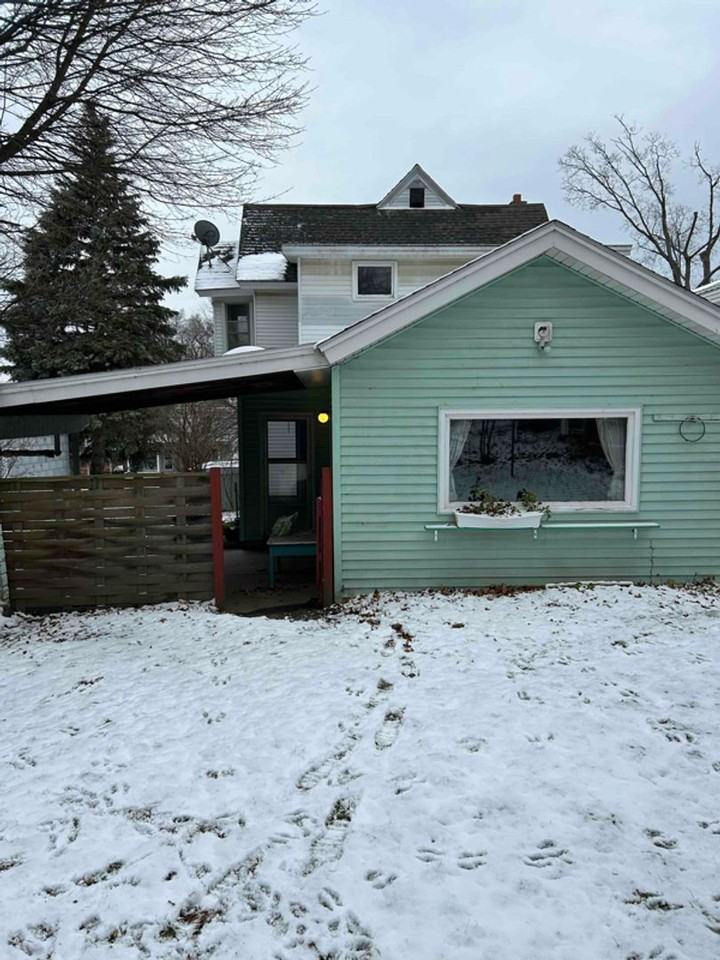 201 E 5th St - Photo 2 of 10