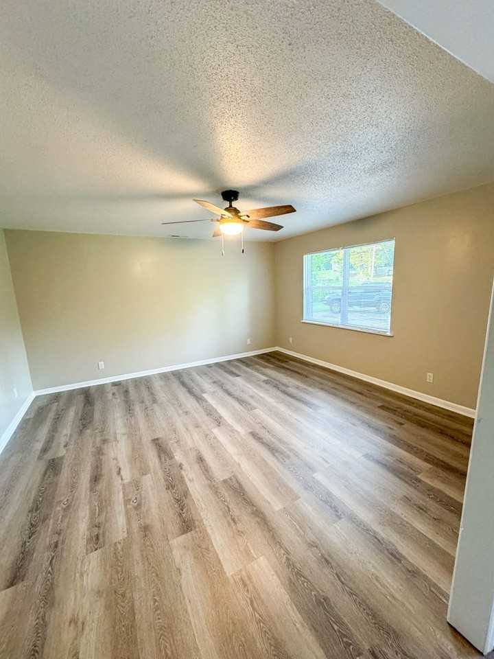 1573 Peaceburg Ln - Photo 2 of 14