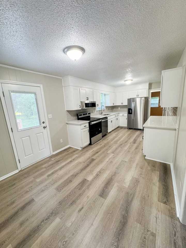 1573 Peaceburg Ln - Photo 3 of 14