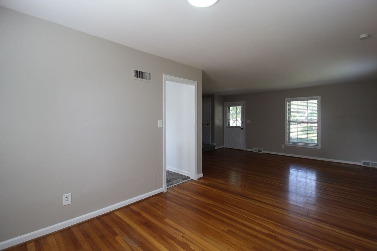 7602 Terrace St - Photo 4 of 11