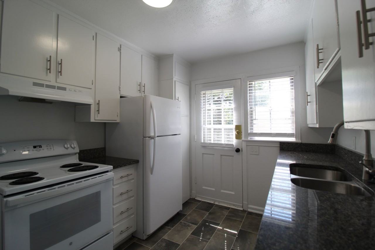 7602 Terrace St - Photo 5 of 11