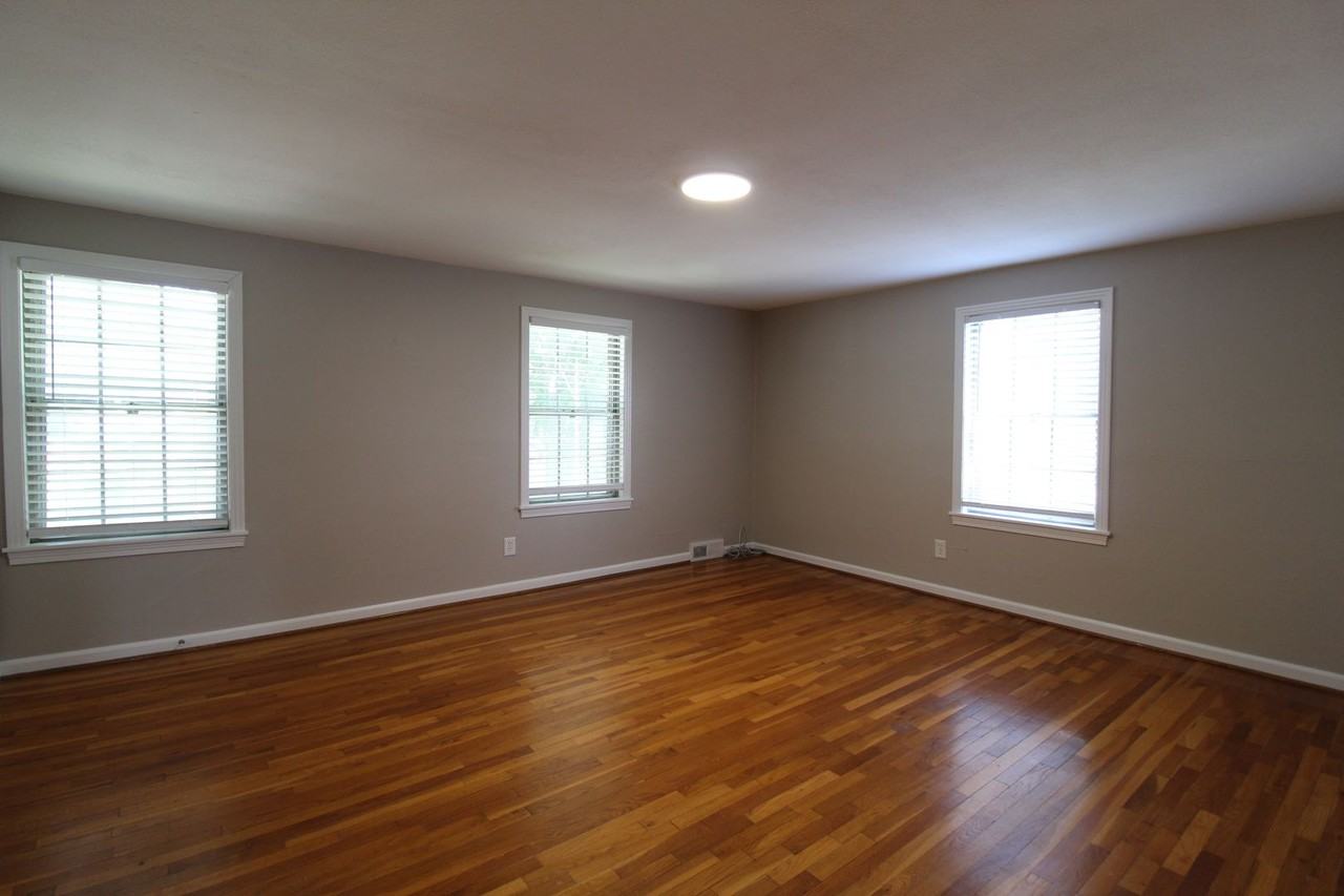 7602 Terrace St - Photo 7 of 11