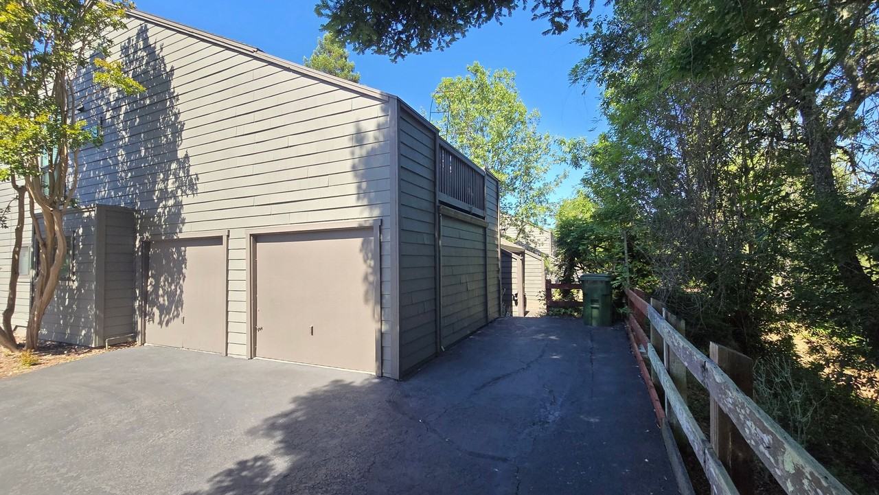 8341 Valley View Ct - Photo 2 of 21