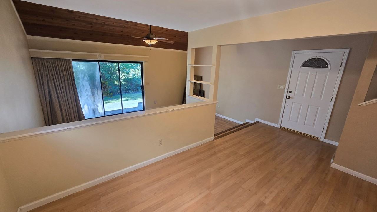 8341 Valley View Ct - Photo 5 of 21