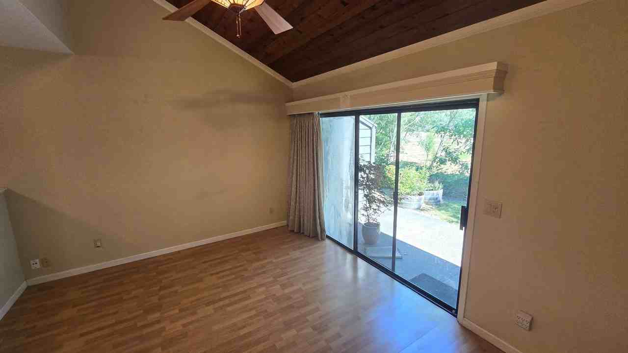 8341 Valley View Ct - Photo 7 of 21