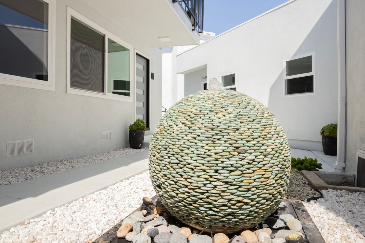 Spaulding Square Stunner!! - Photo 2 of 2