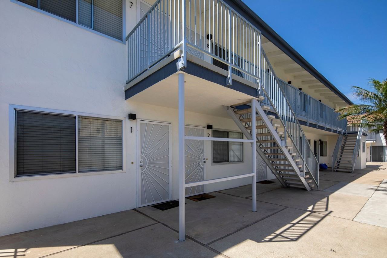 4960 Santa Monica Ave - Photo 3 of 9