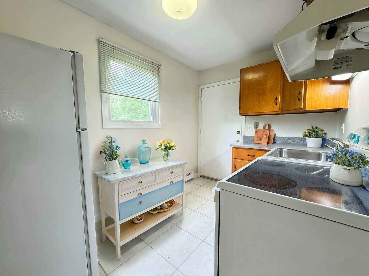 8 Kingsley Dr #A4 - Photo 7 of 50