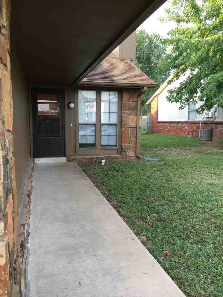 509 509 - 511 E Madison St - Photo 2 of 19