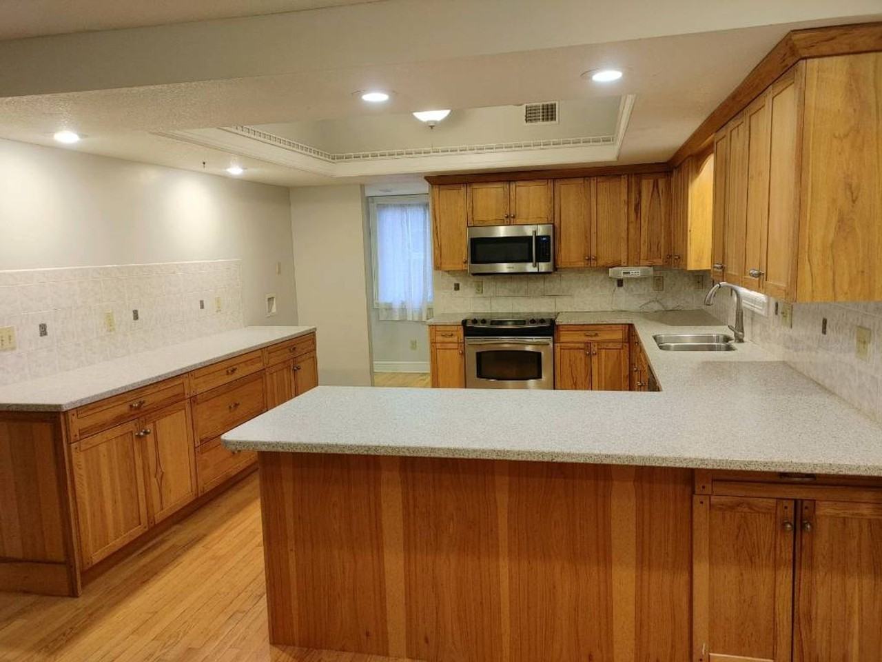 320 Se Willow Way - Photo 3 of 7
