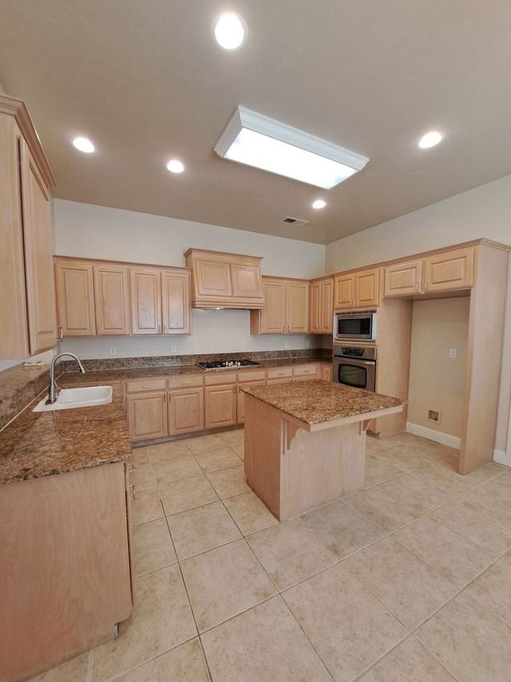 2843 E Quincy Ave - Photo 7 of 39