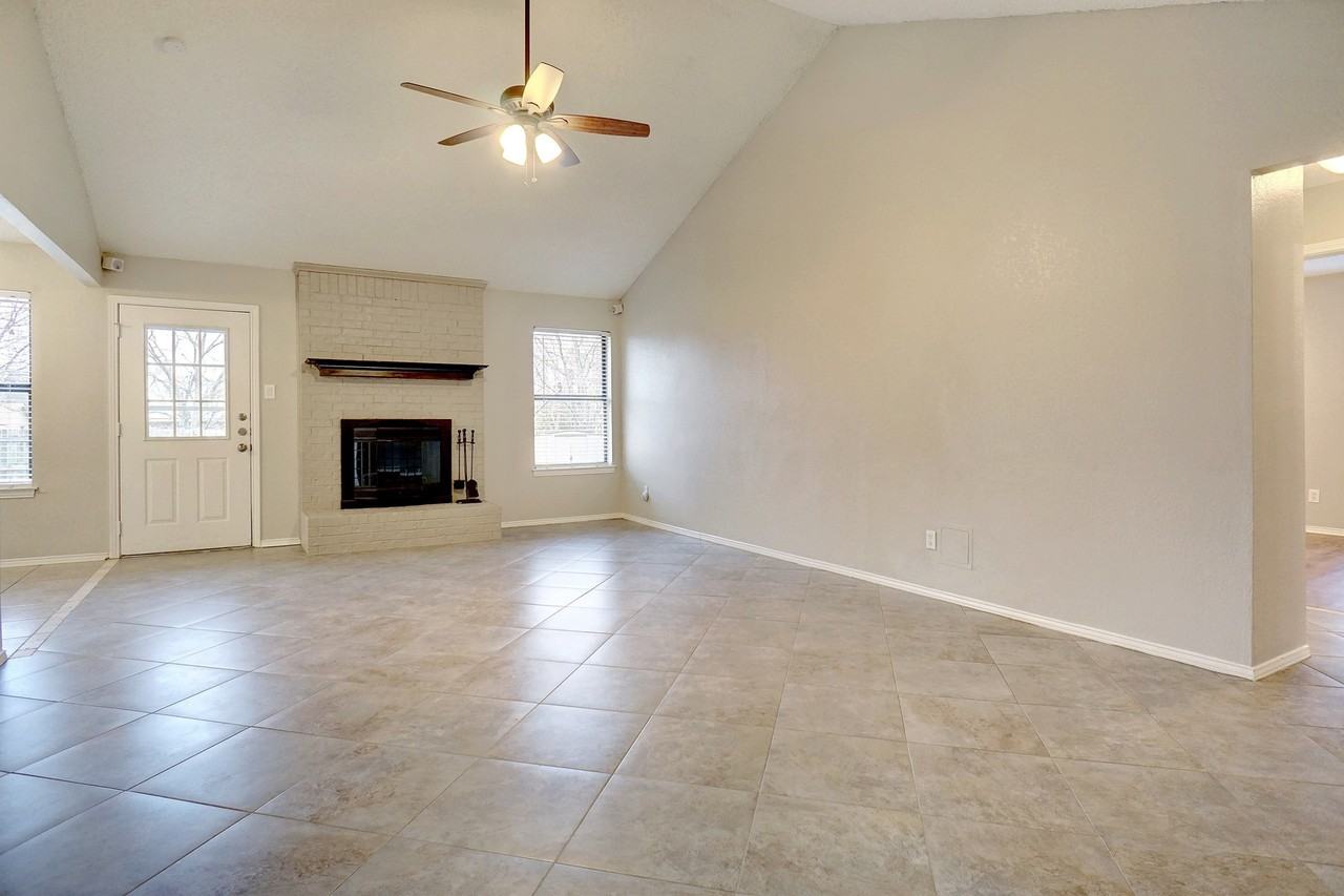 405 Indian Crest Dr - Photo 2 of 15