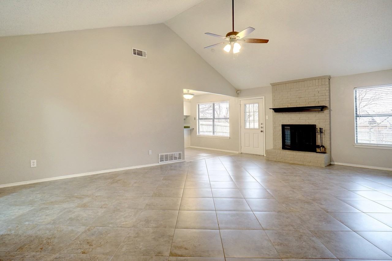 405 Indian Crest Dr - Photo 3 of 15