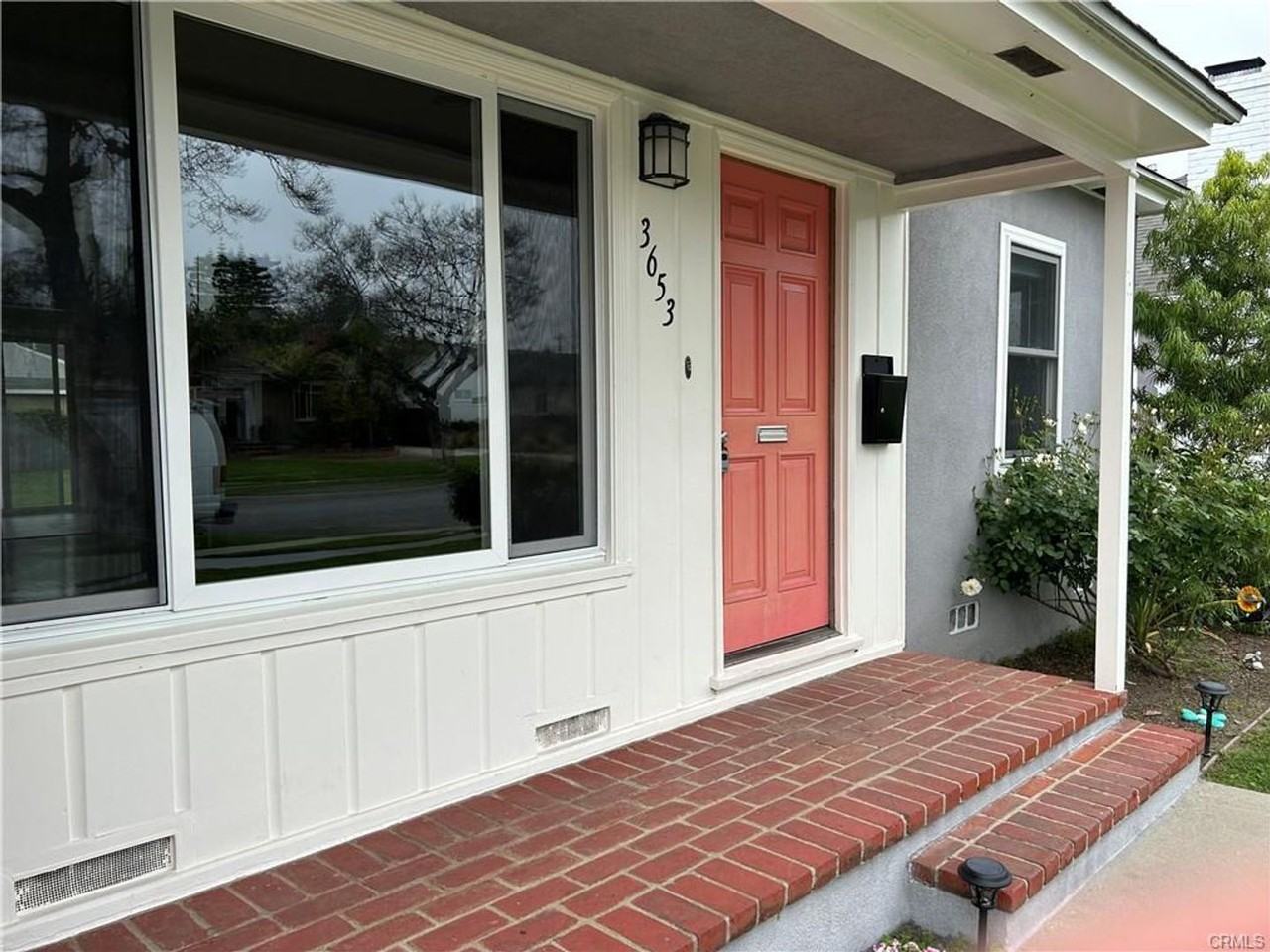 3653 Lomina Ave - Photo 3 of 17