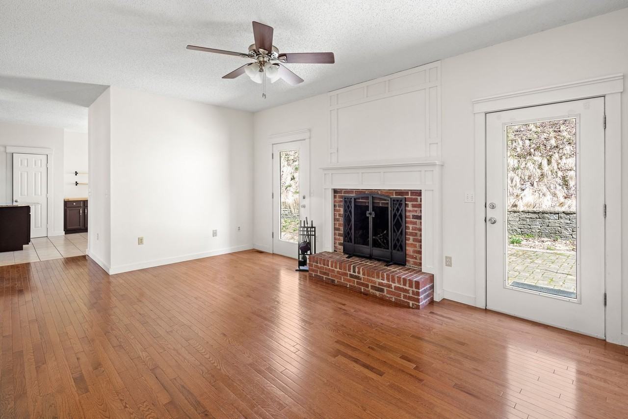 15 Moriah Ln - Photo 7 of 33