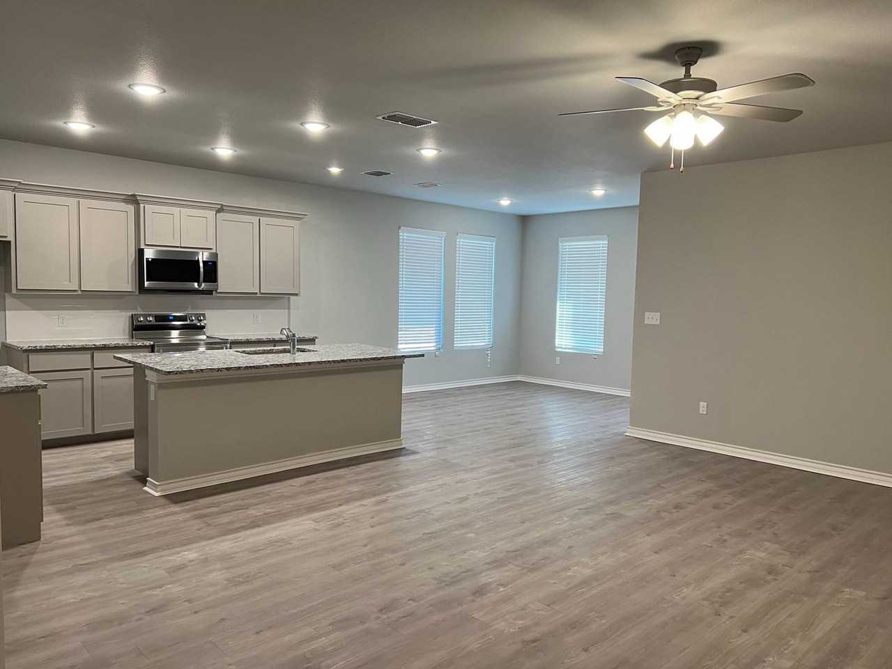 7803 96th St - Photo 2 of 14