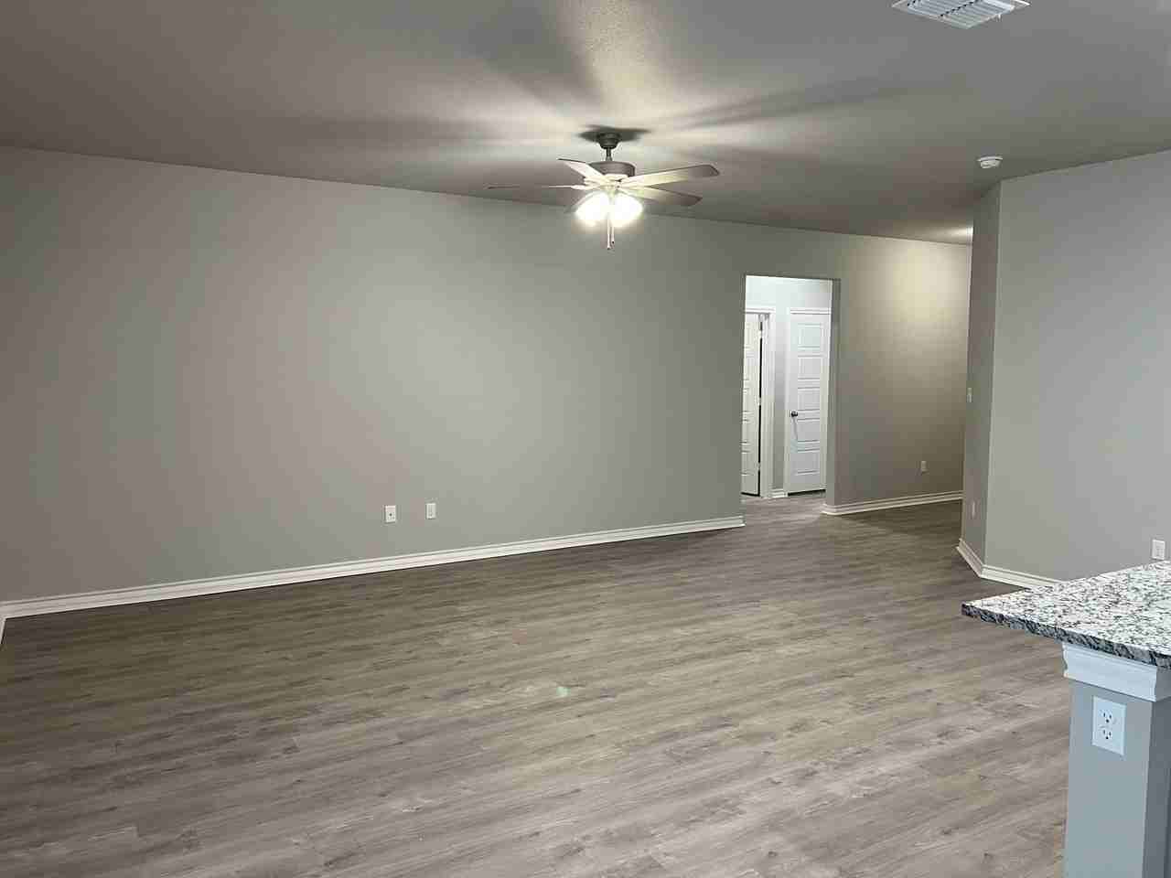 7803 96th St - Photo 3 of 14