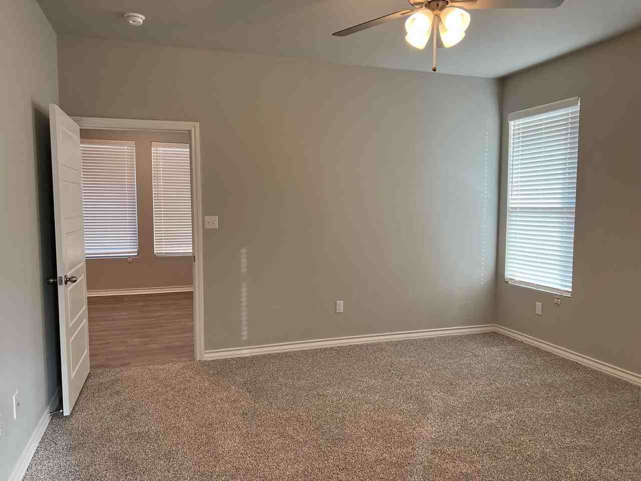 7803 96th St - Photo 7 of 14