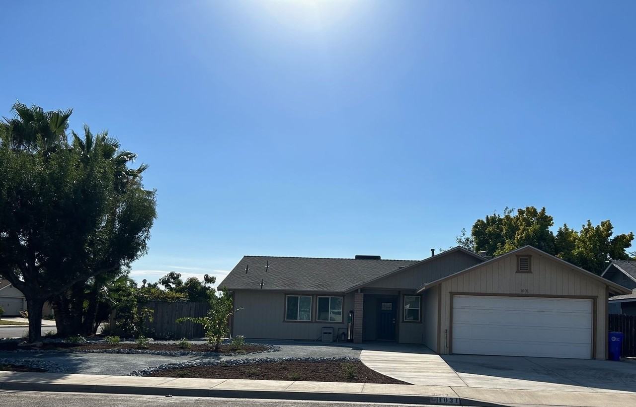 1031 Greenfield Dr - Photo 2 of 22