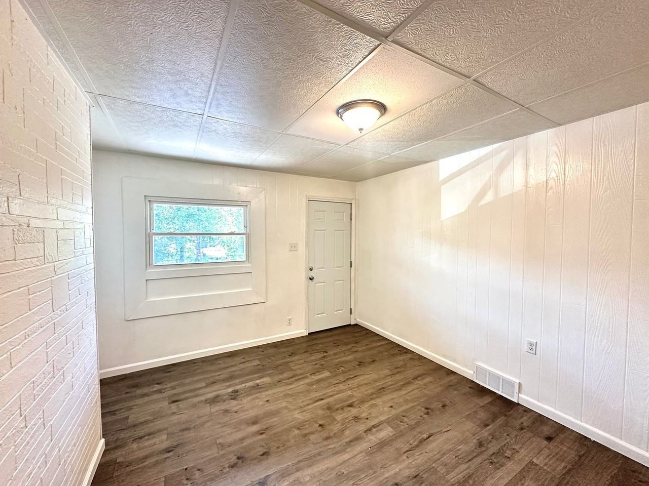 5211 Lytle Street - Photo 3 of 13