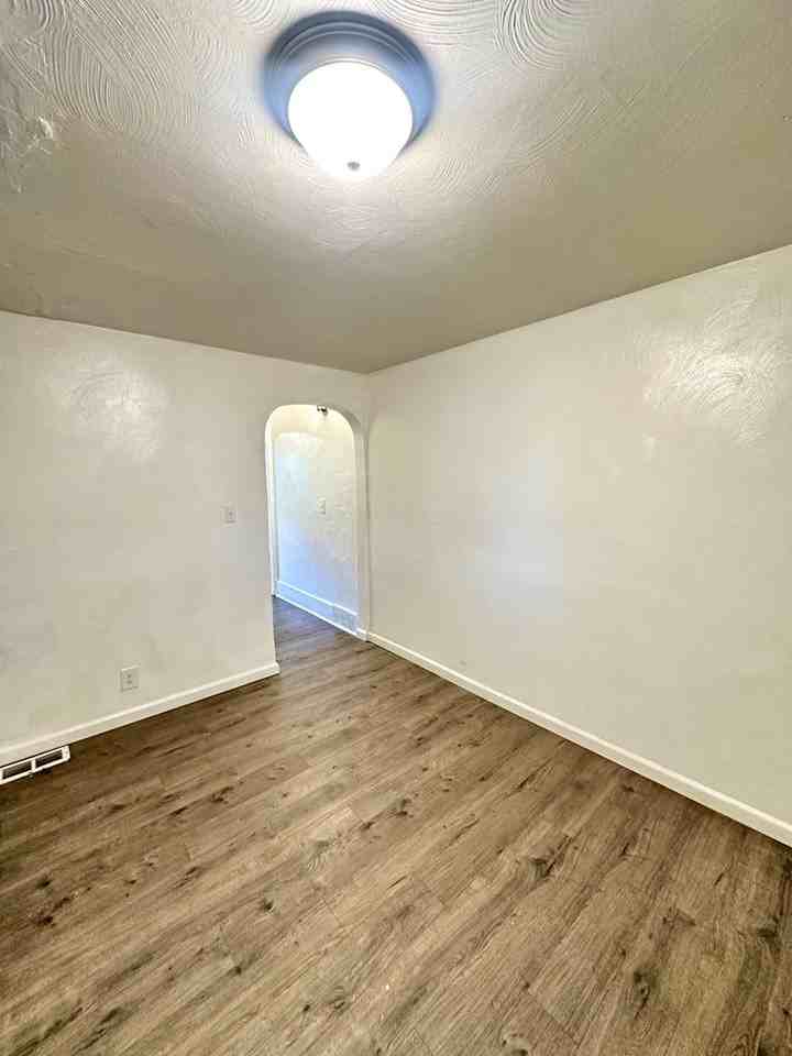 5211 Lytle Street - Photo 4 of 13