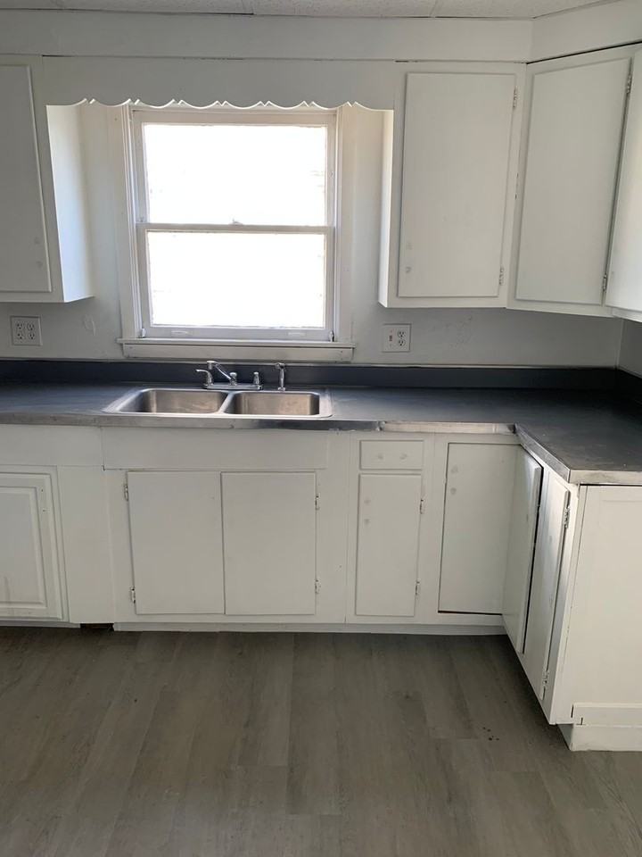 1505 Oregon Ave - Photo 5 of 14