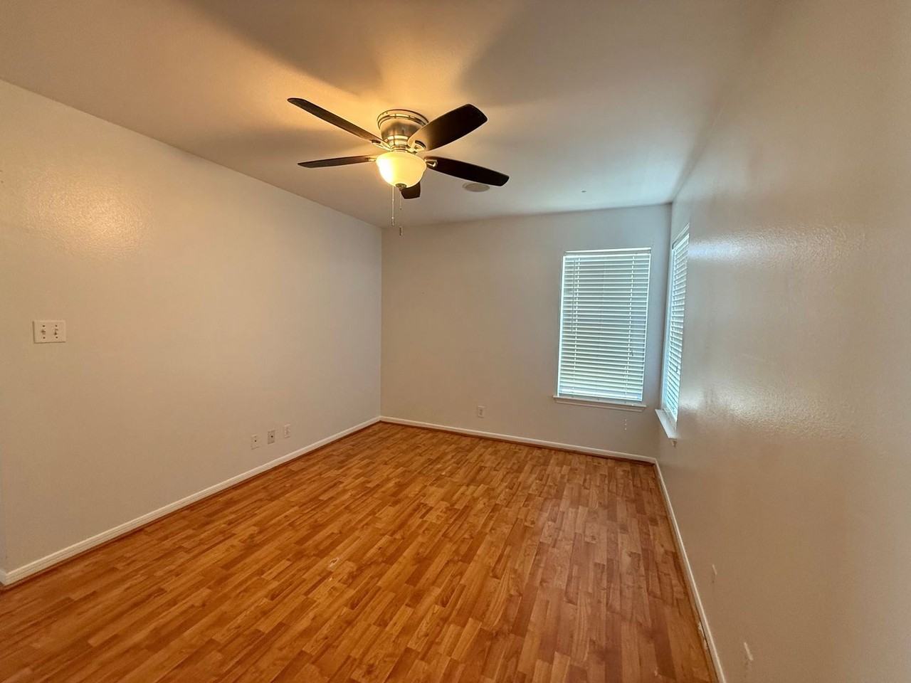 311 Clydesdale Ln - Photo 2 of 8