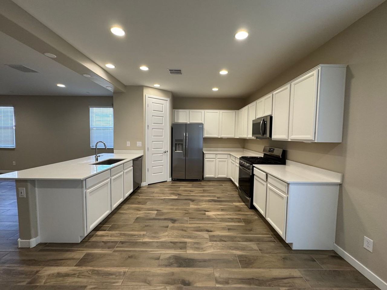 2048 W Sienna Bouquet Pl - Photo 3 of 20
