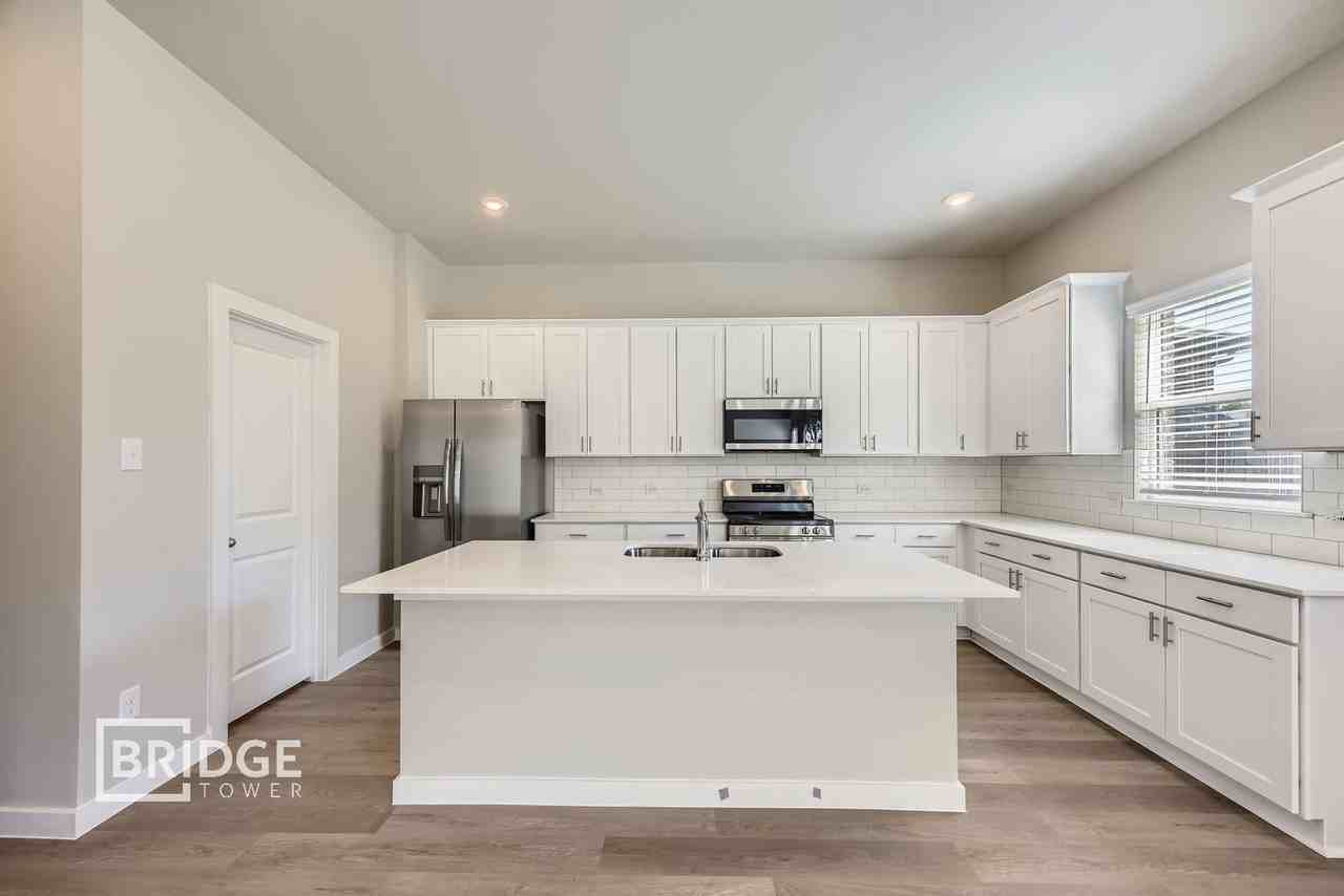 1009 Ethan Cir - Photo 2 of 17