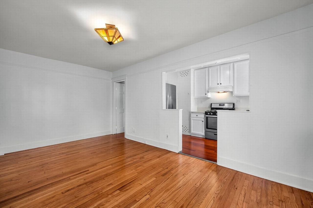 660 Ocean Park Blvd #B - Photo 3 of 14