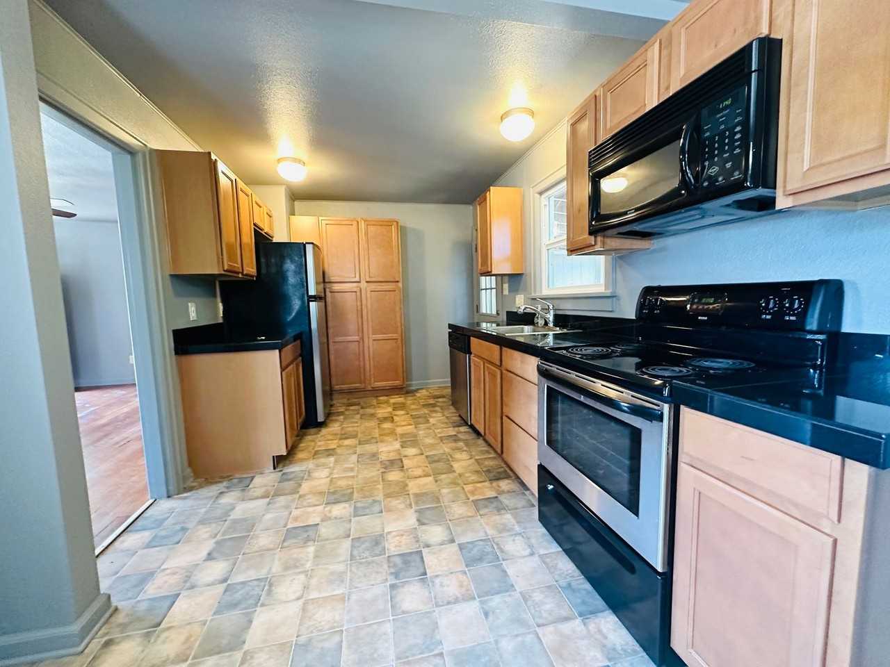 11845 Sw Walker Rd - Photo 2 of 25