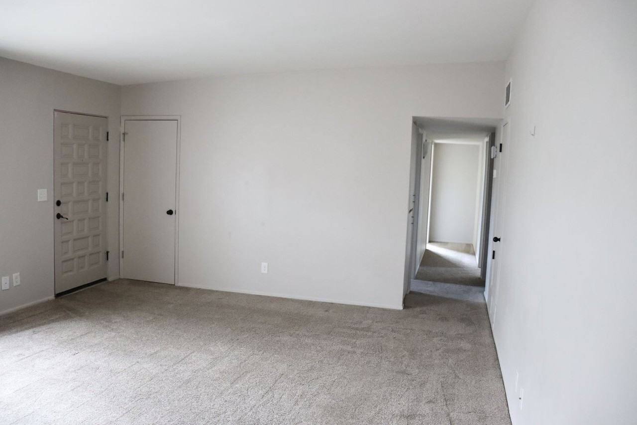 5001 S Sioux Ave - Photo 4 of 17