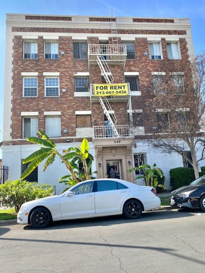 Natural Light Studio in Koreatown - Photo 3 of 6