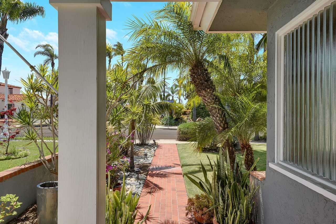 4242 Middlesex Dr - Photo 2 of 37