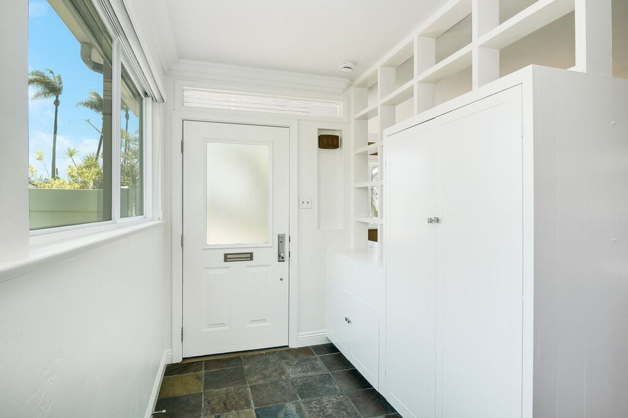 4242 Middlesex Dr - Photo 3 of 37