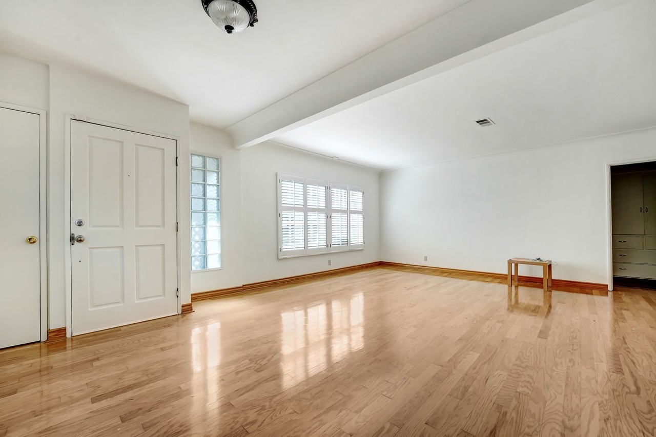 1942 Hill Ave - Photo 3 of 10